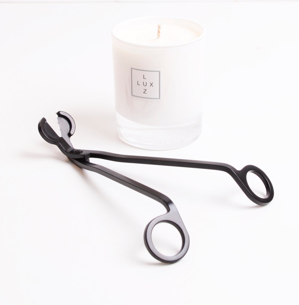 Gift combo: Signature scented candle and wick trimmer